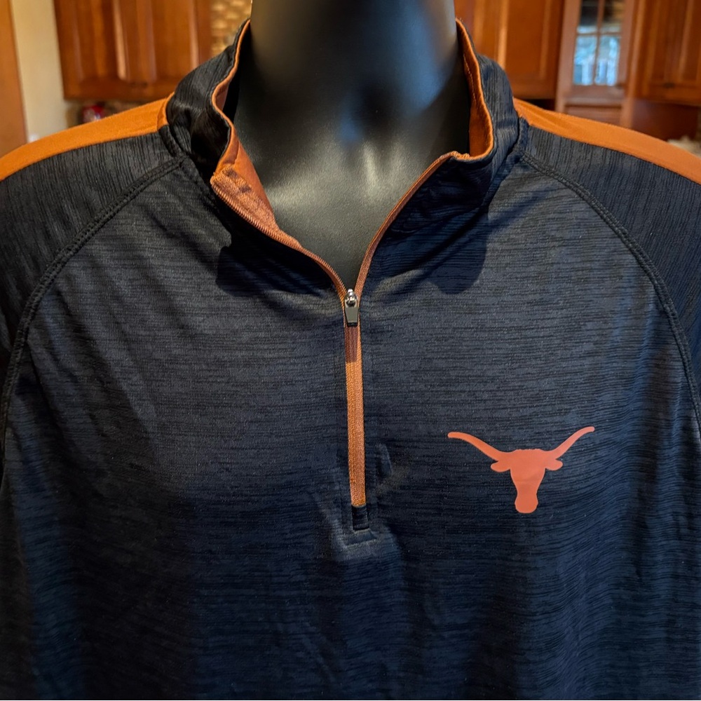 Texas Longhorn men’s 1/4 zip pullover. Sharp black & orange w/logos front/back‎
